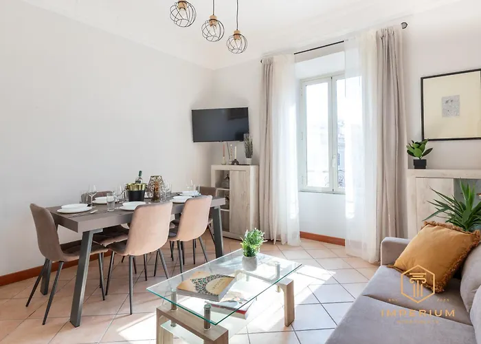 Imperium Luxury Flat - 12pax, 4 Bdrm, 8 Min Metro, Center, A-c