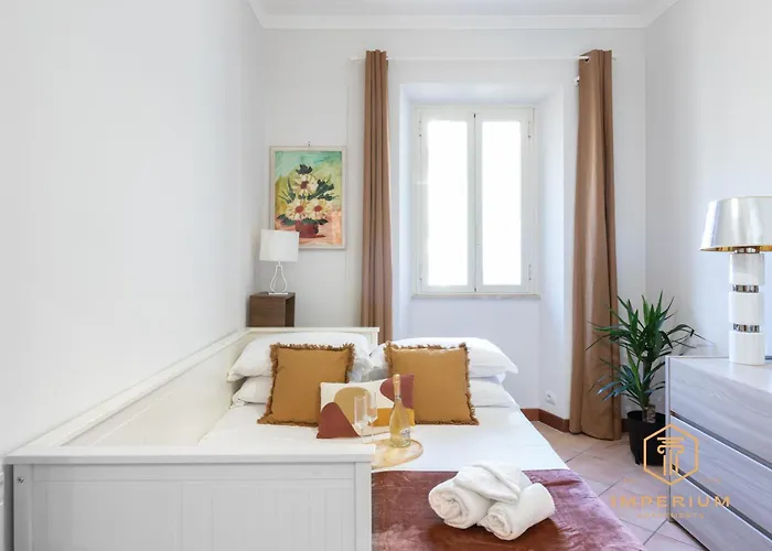 Imperium Luxury Flat - 12pax, 4 Bdrm, 8 Min Metro, Center, A-c Apartamento