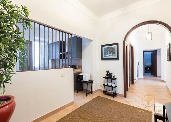 Imperium Luxury Flat - 12pax, 4 Bdrm, 8 Min Metro, Center, A-c Apartamento *