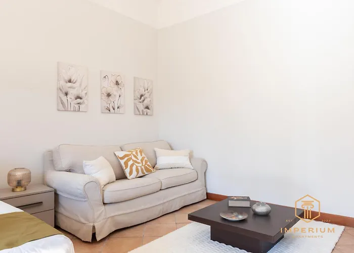 Imperium Luxury Flat - 12pax, 4 Bdrm, 8 Min Metro, Center, A-c Apartamento