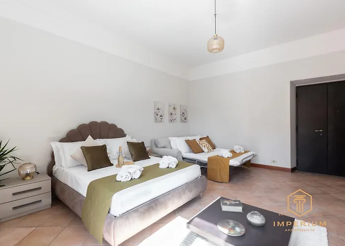Imperium Luxury Flat - 12pax, 4 Bdrm, 8 Min Metro, Center, A-c