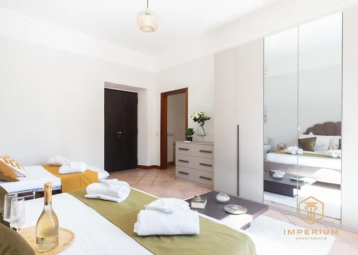 Imperium Luxury Flat - 12pax, 4 Bdrm, 8 Min Metro, Center, A-c *