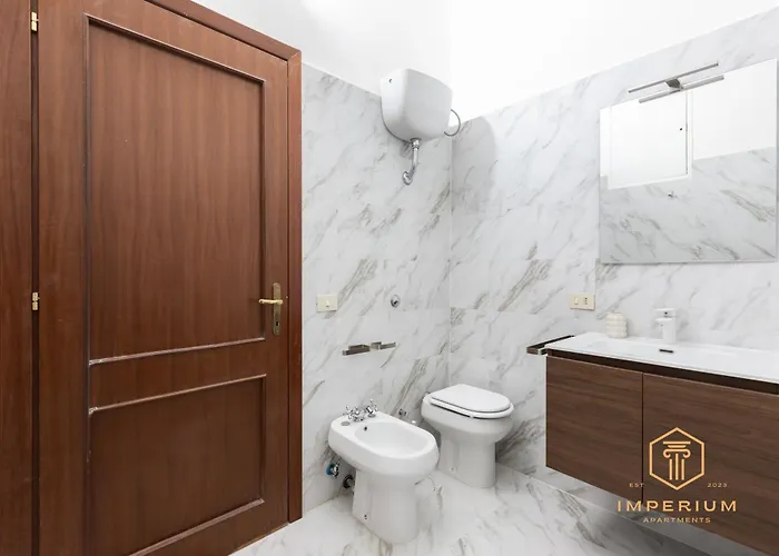 Imperium Luxury Flat - 12pax, 4 Bdrm, 8 Min Metro, Center, A-c *