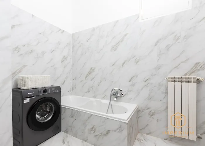 Imperium Luxury Flat - 12pax, 4 Bdrm, 8 Min Metro, Center, A-c Apartamento *