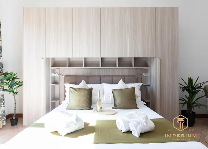 Apartment Imperium Luxury Flat - 12pax, 4 Bdrm, 8 Min Metro, Center, A-c