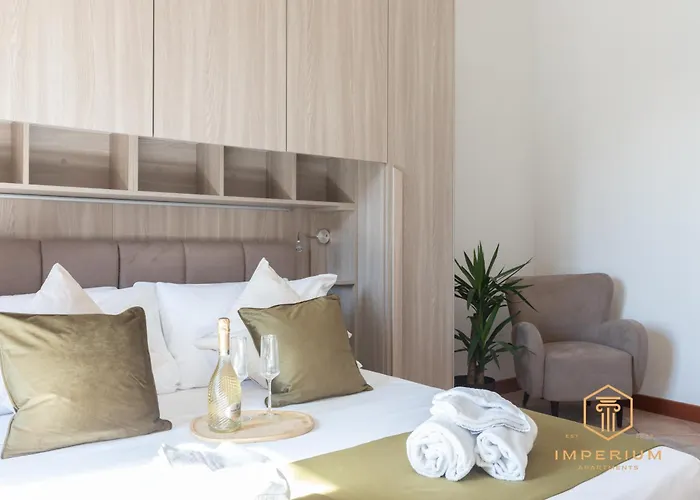 Imperium Luxury Flat - 12pax, 4 Bdrm, 8 Min Metro, Center, A-c Apartment Rome