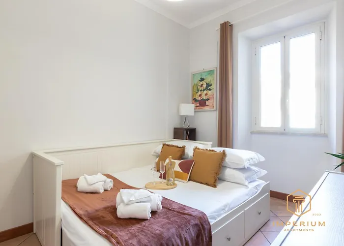 Imperium Luxury Flat - 12pax, 4 Bdrm, 8 Min Metro, Center, A-c Rome