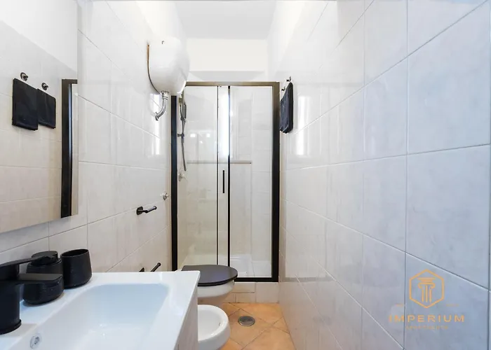 Imperium Luxury Flat - 12pax, 4 Bdrm, 8 Min Metro, Center, A-c