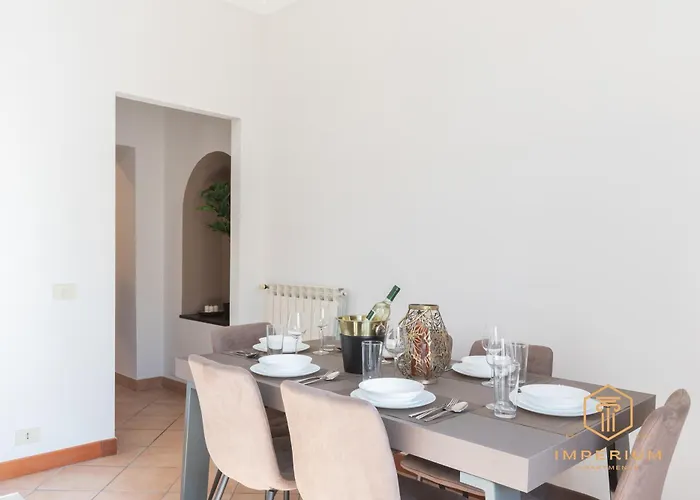 Imperium Luxury Flat - 12pax, 4 Bdrm, 8 Min Metro, Center, A-c