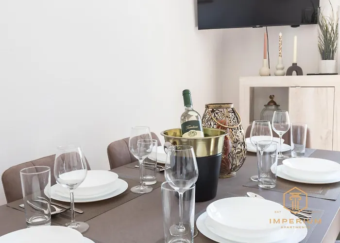 Imperium Luxury Flat - 12pax, 4 Bdrm, 8 Min Metro, Center, A-c Apartamento *