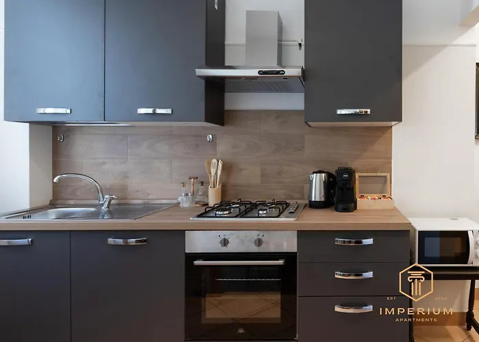Apartamento Imperium Luxury Flat - 12pax, 4 Bdrm, 8 Min Metro, Center, A-c Roma