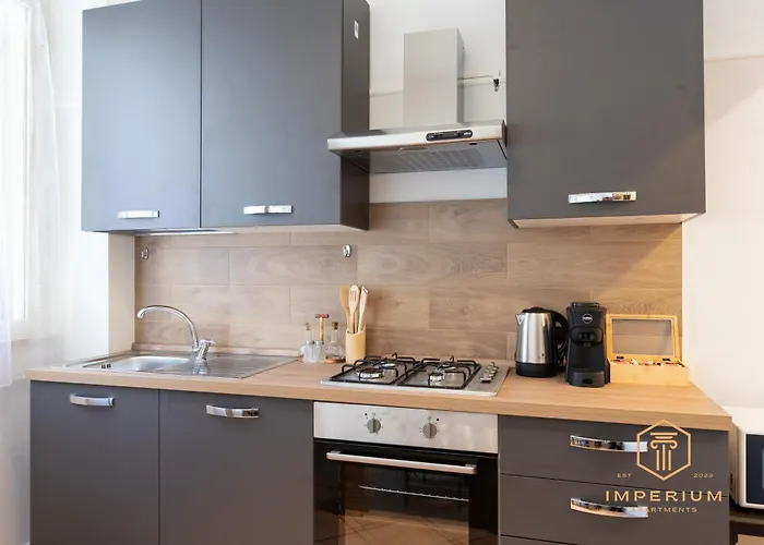 Apartamento Imperium Luxury Flat - 12pax, 4 Bdrm, 8 Min Metro, Center, A-c