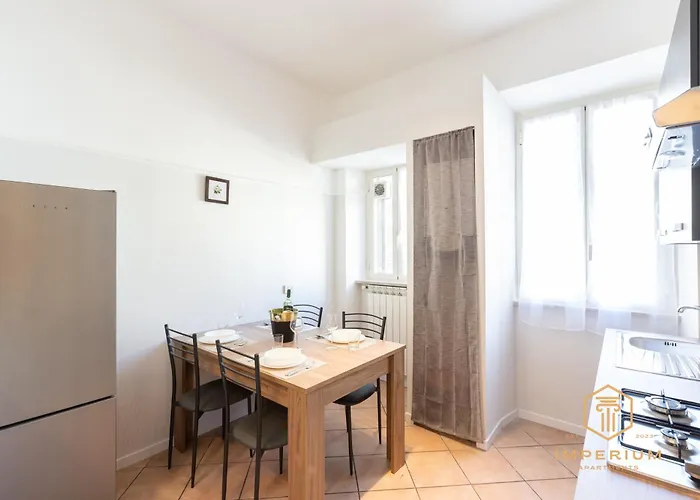 Imperium Luxury Flat - 12pax, 4 Bdrm, 8 Min Metro, Center, A-c *