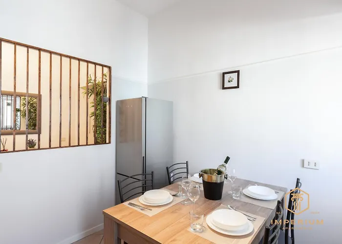 Imperium Luxury Flat - 12pax, 4 Bdrm, 8 Min Metro, Center, A-c Apartamento