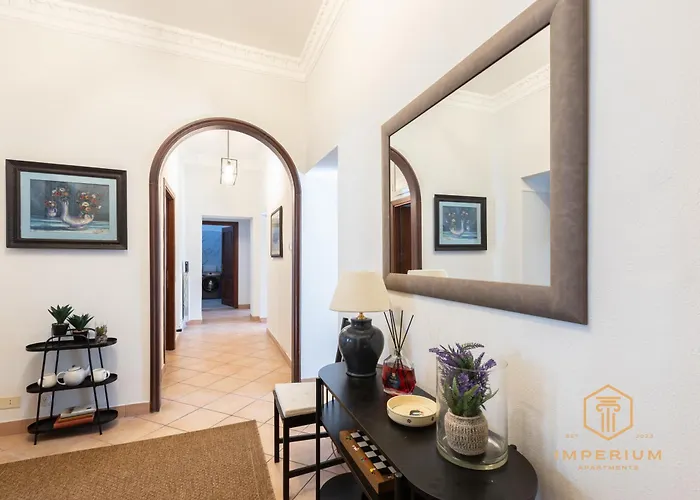 Apartamento Imperium Luxury Flat - 12pax, 4 Bdrm, 8 Min Metro, Center, A-c